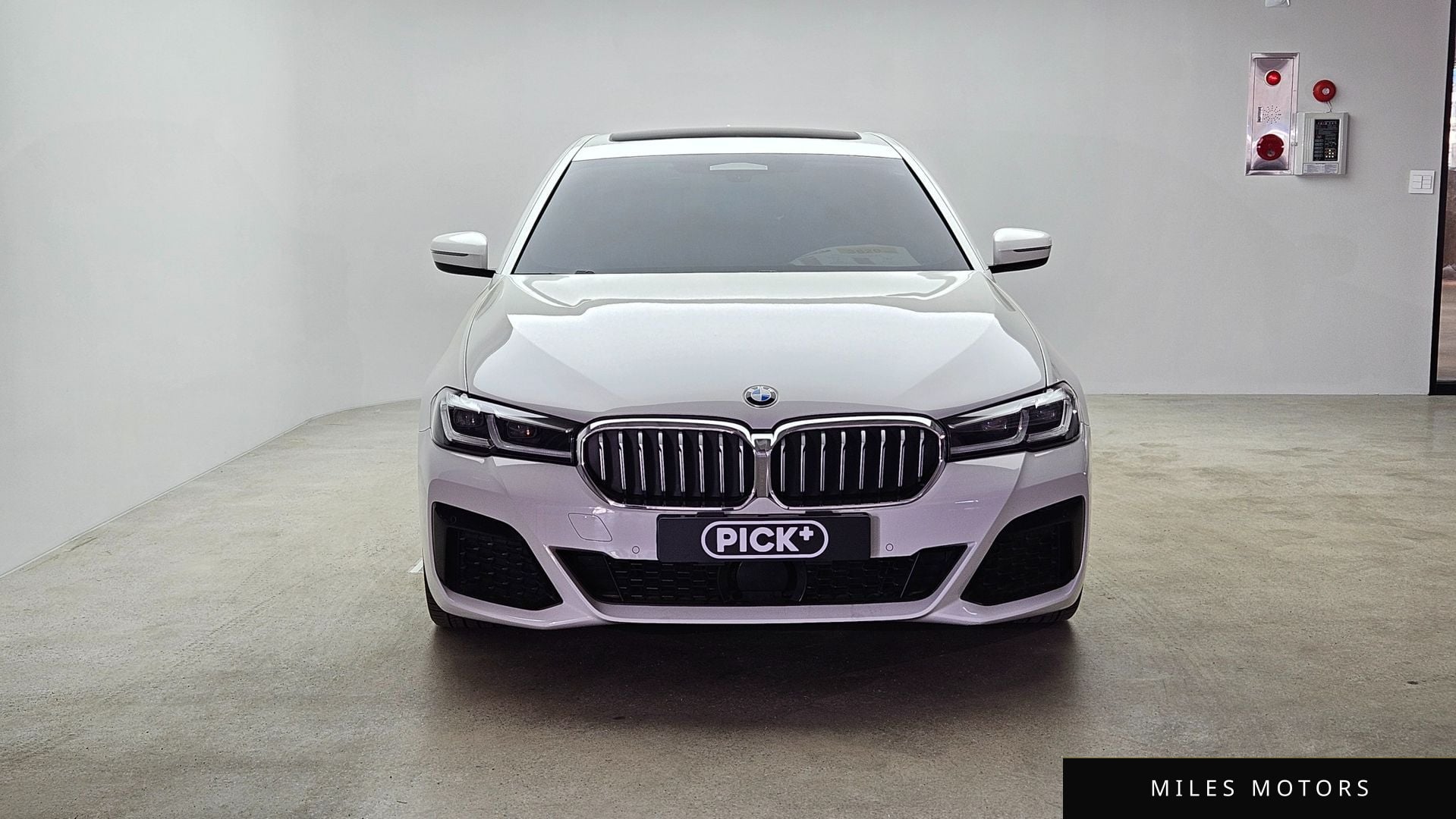 BMW 5 Series (G30) 2022 — миниатюра 3