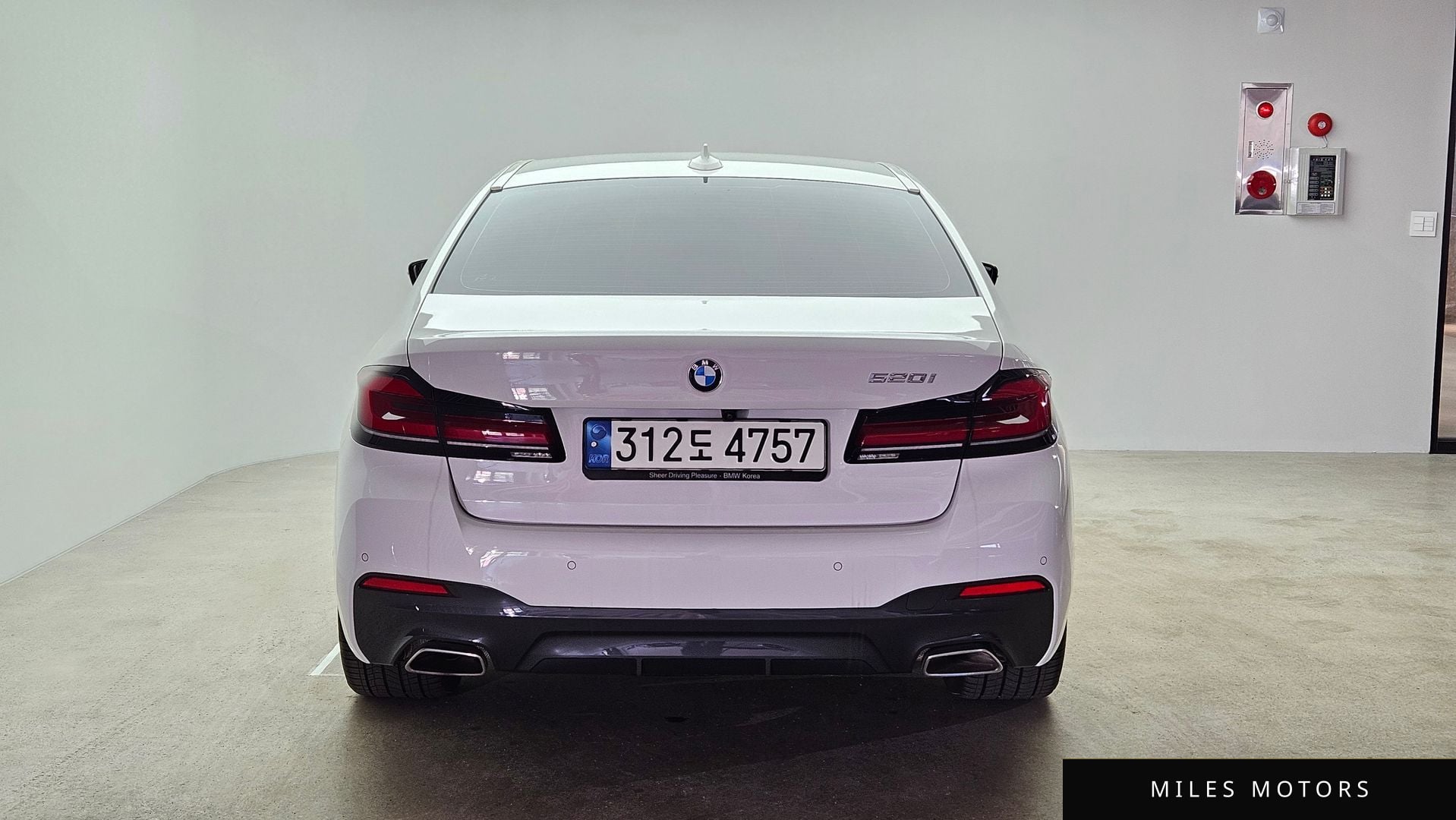 BMW 5 Series (G30) 2022 — миниатюра 4