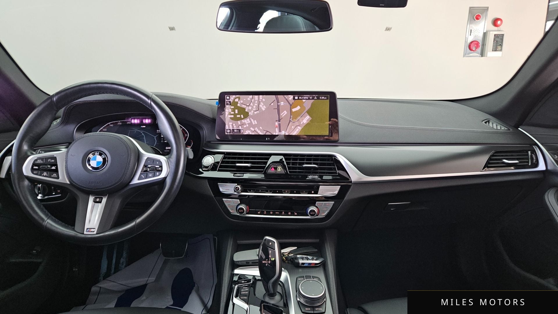 BMW 5 Series (G30) 2022 — миниатюра 7