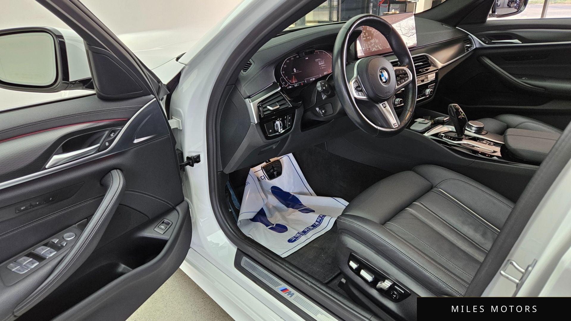 BMW 5 Series (G30) 2022 — миниатюра 10