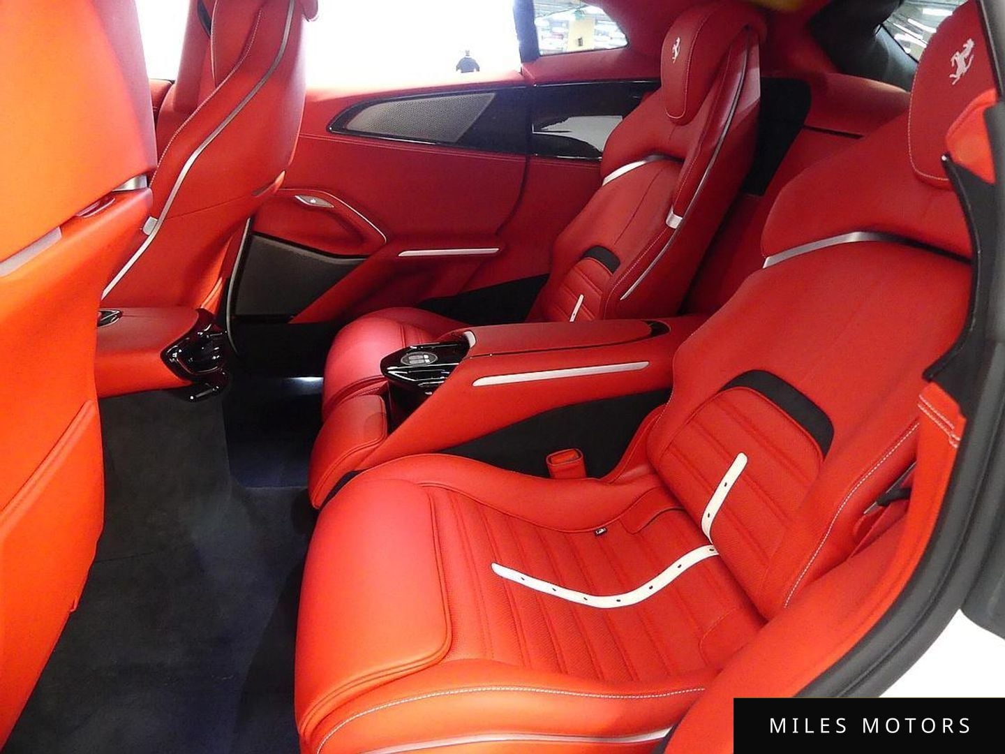 Ferrari 푸로산게 2025 — миниатюра 10