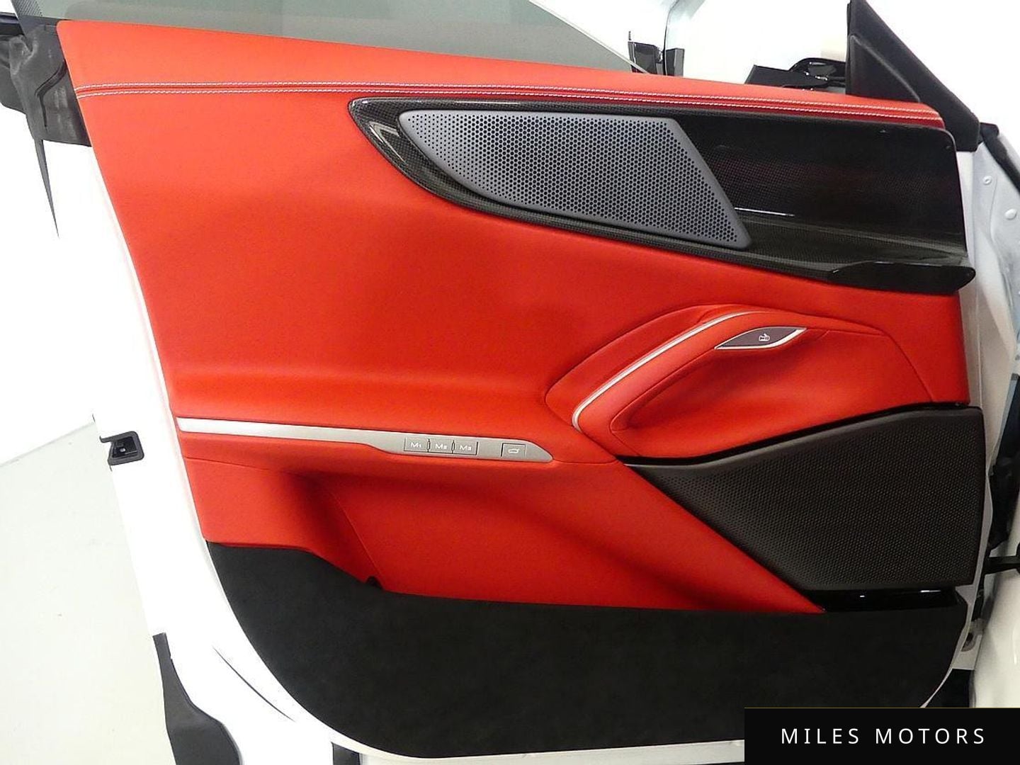 Ferrari 푸로산게 2025 — миниатюра 11