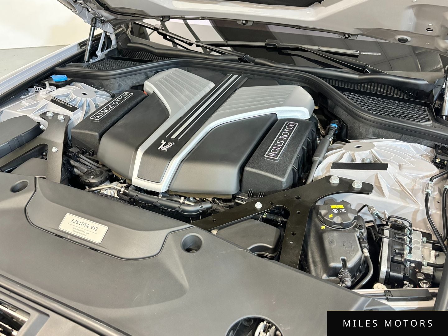 Rolls-Royce 고스트 2022 — миниатюра 5