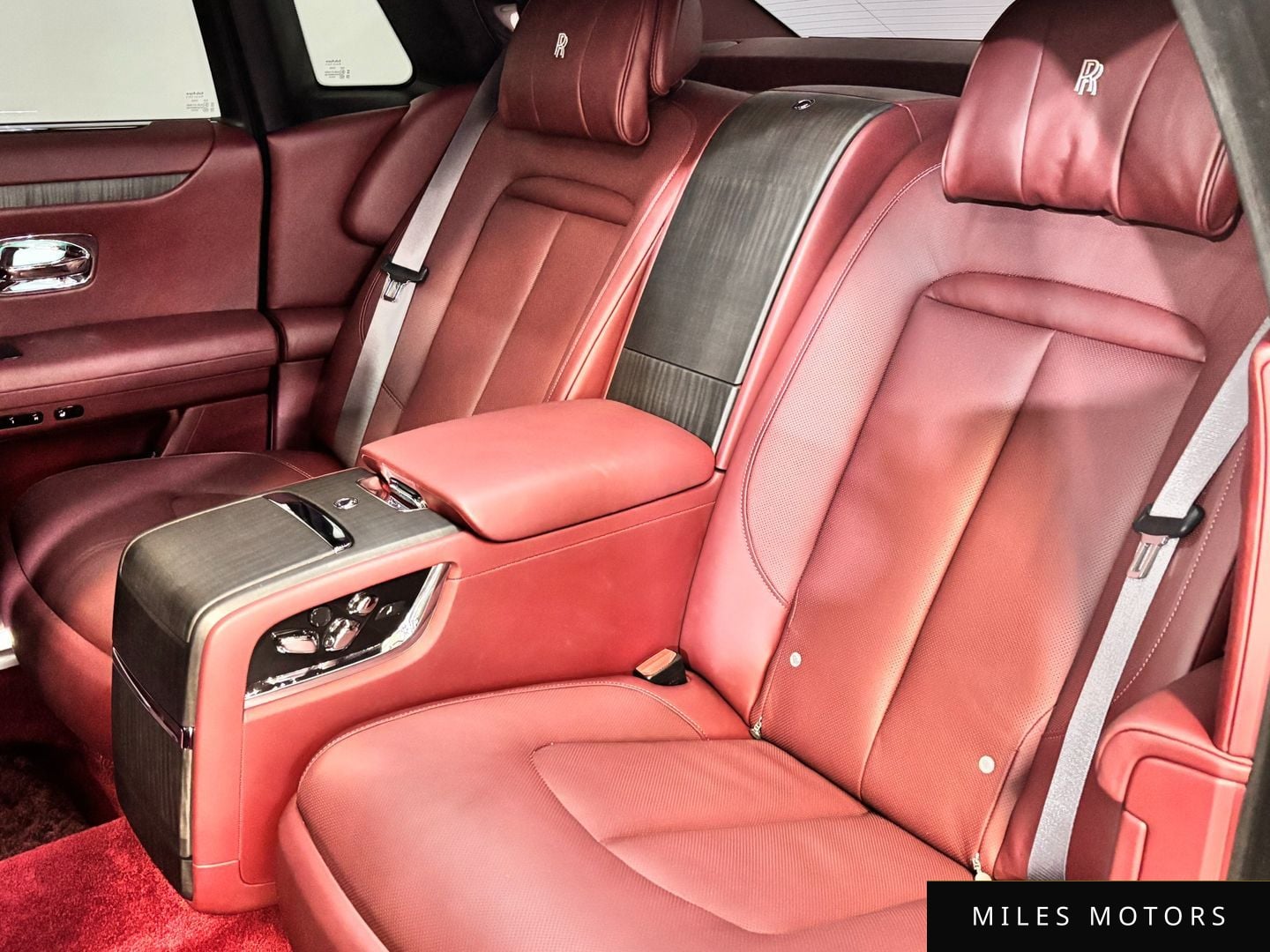 Rolls-Royce 고스트 2022 — миниатюра 9
