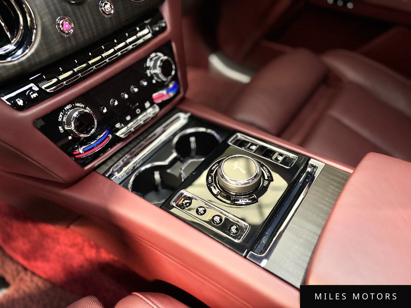 Rolls-Royce 고스트 2022 — миниатюра 10