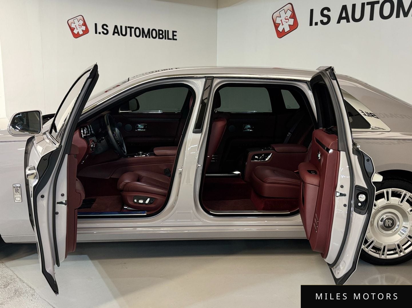 Rolls-Royce 고스트 2022 — миниатюра 18