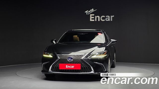 Лексус ES300h 2019 — миниатюра 3