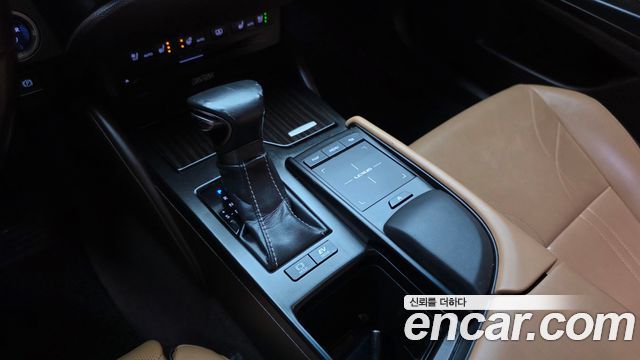 Лексус ES300h 2019 — миниатюра 12
