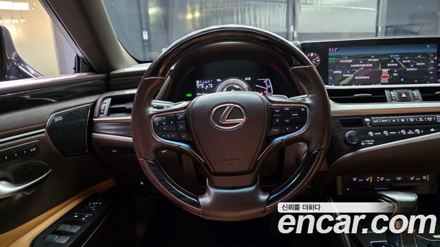 Лексус ES300h 2019 — миниатюра 19