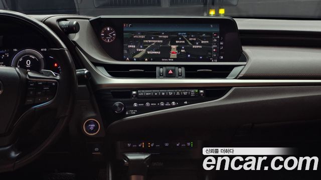Лексус ES300h 2019 — миниатюра 21