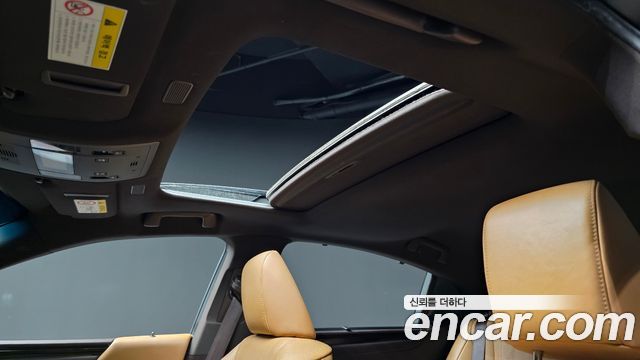 Лексус ES300h 2019 — миниатюра 23