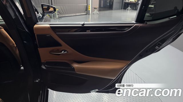 Лексус ES300h 2019 — миниатюра 15