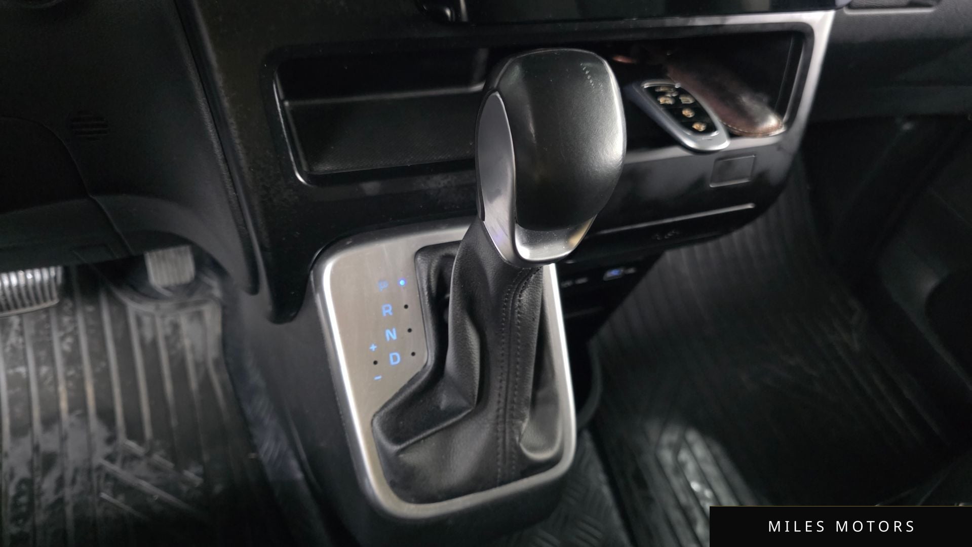 Hyundai Staria 2022 — миниатюра 9