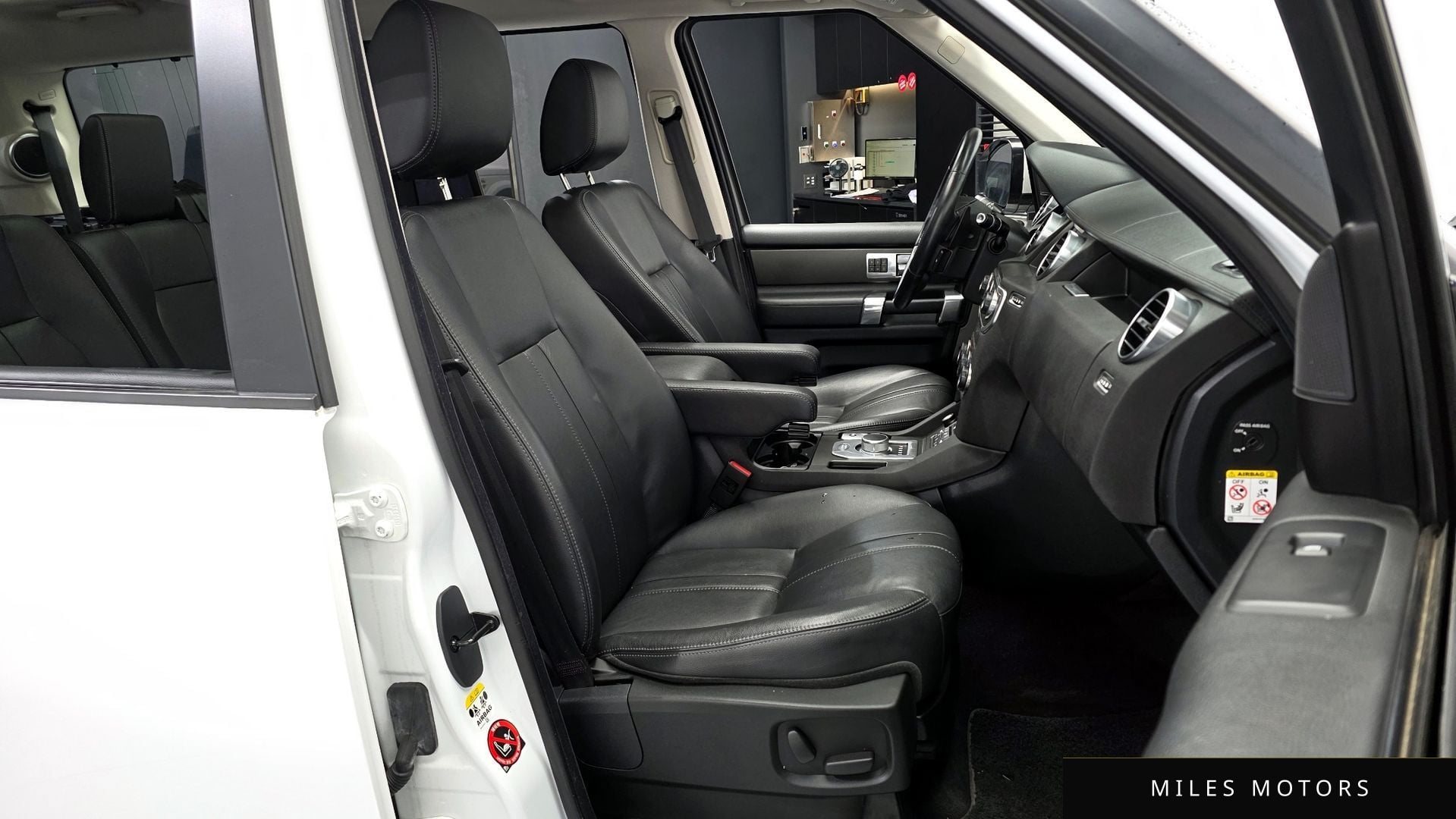 Land Rover Discovery 2014 — миниатюра 11
