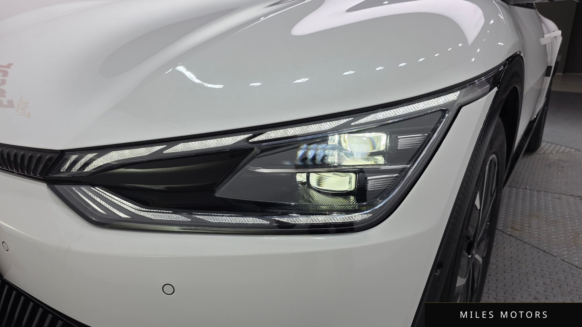 Kia EV6 2023 — миниатюра 8
