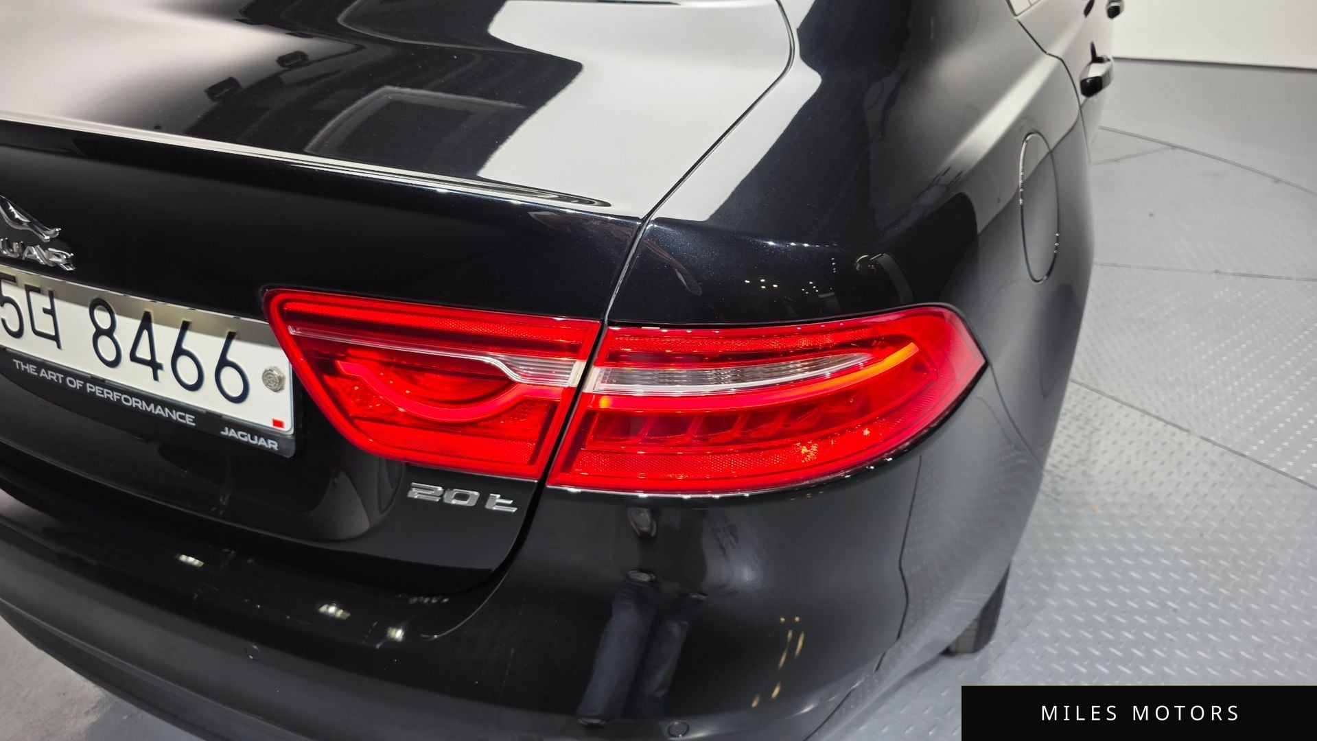 Jaguar XE 2017 — миниатюра 9