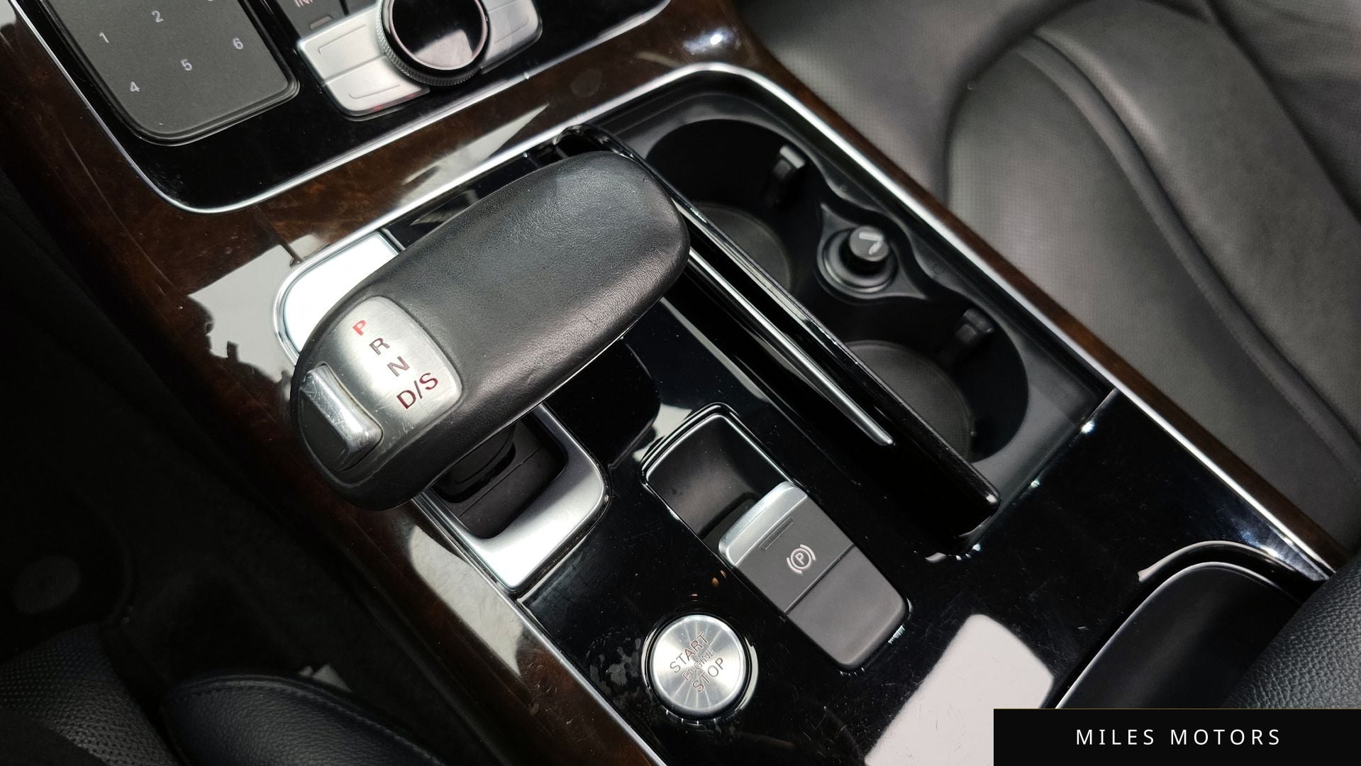 Audi A8 2015 — миниатюра 9
