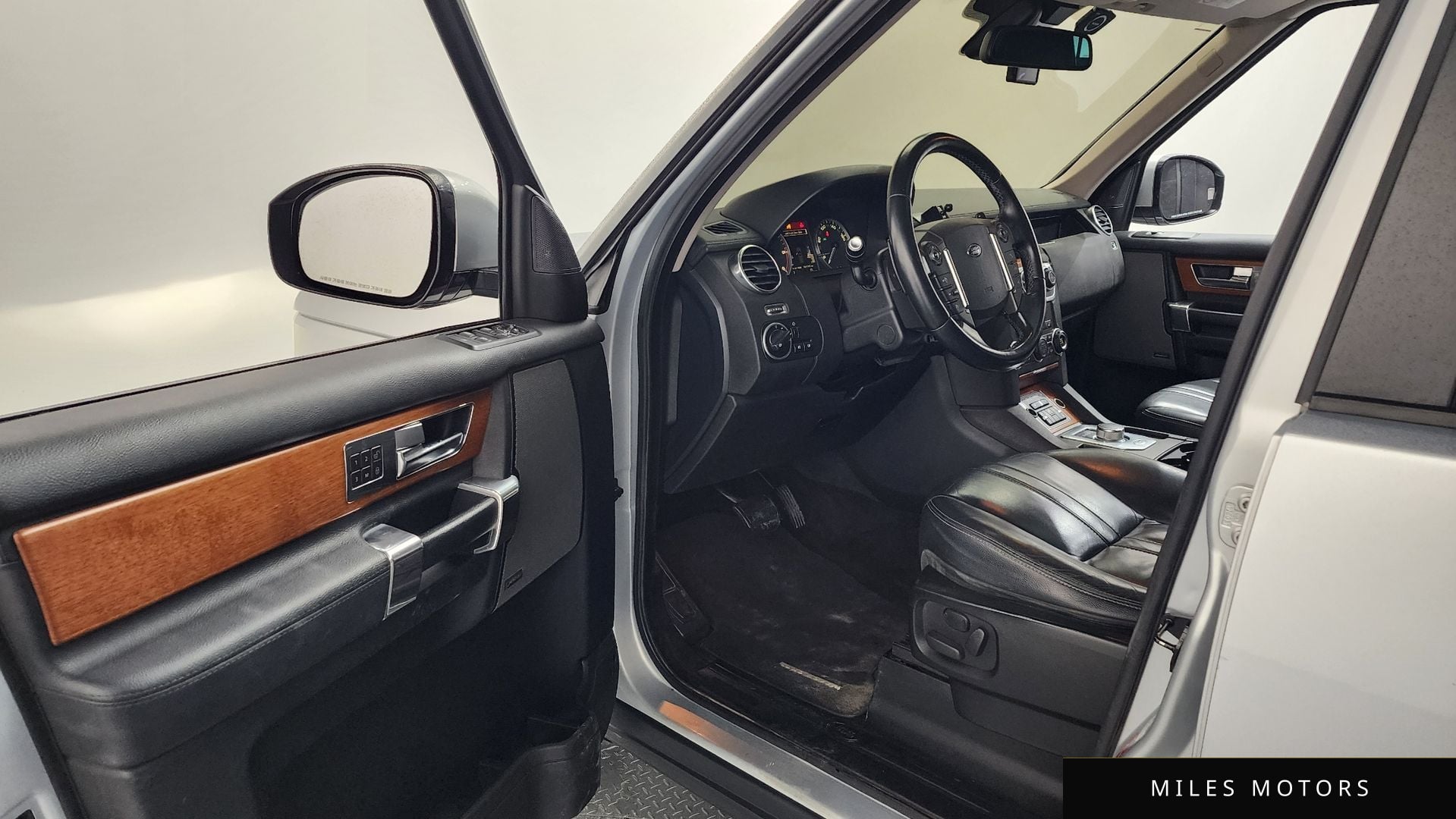 Land Rover Discovery 2015 — миниатюра 10