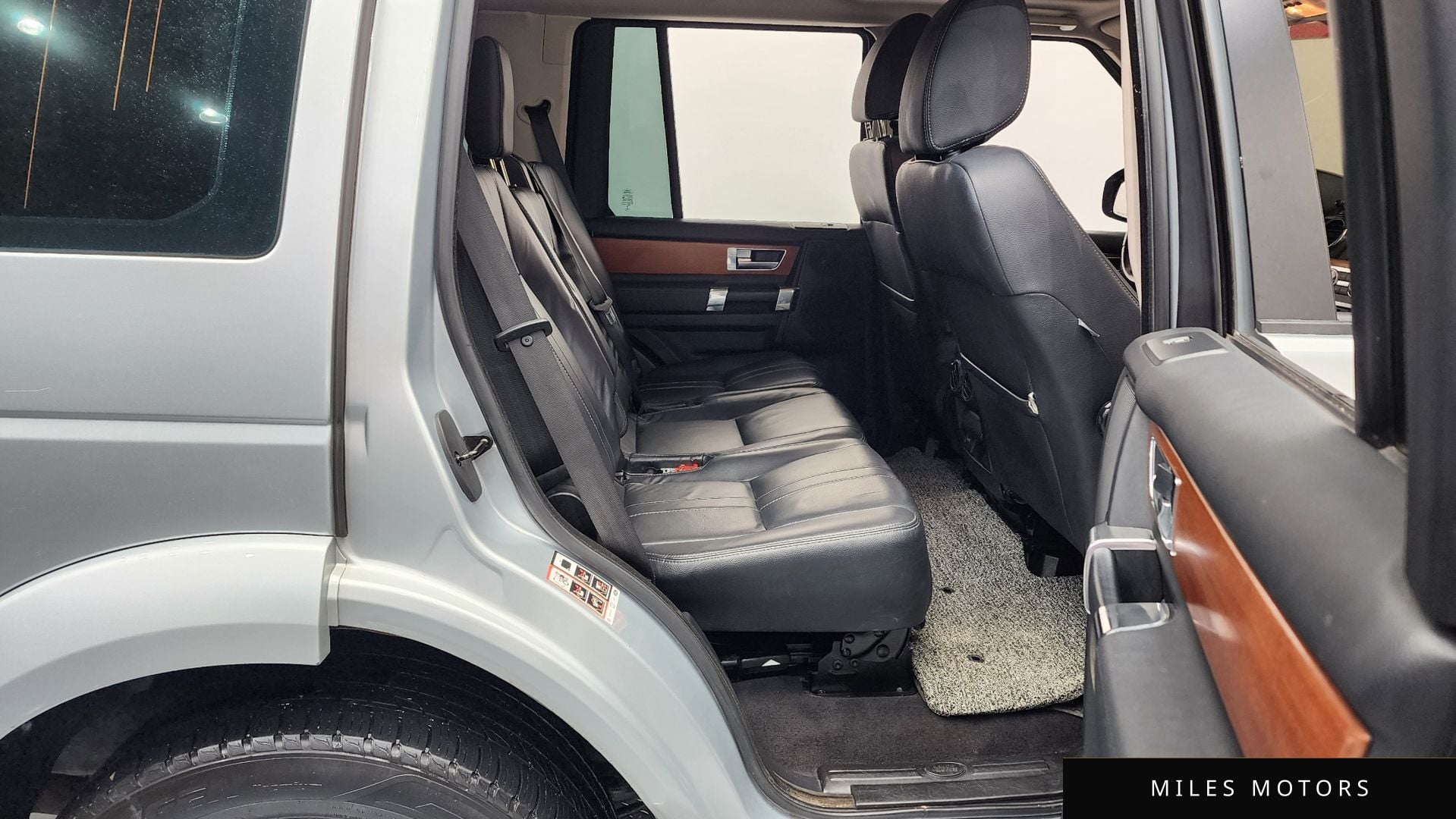Land Rover Discovery 2015 — миниатюра 11