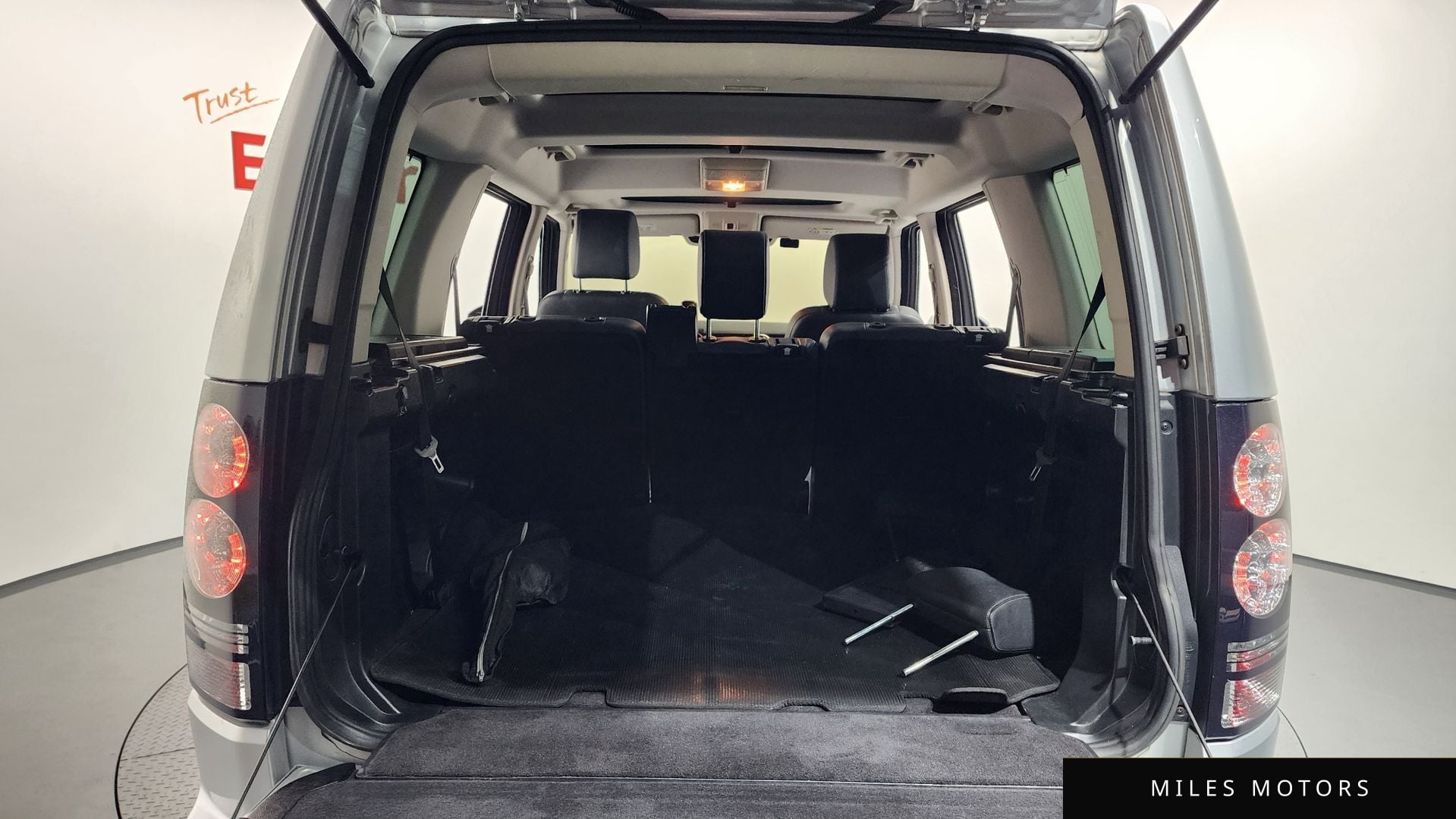Land Rover Discovery 2015 — миниатюра 16