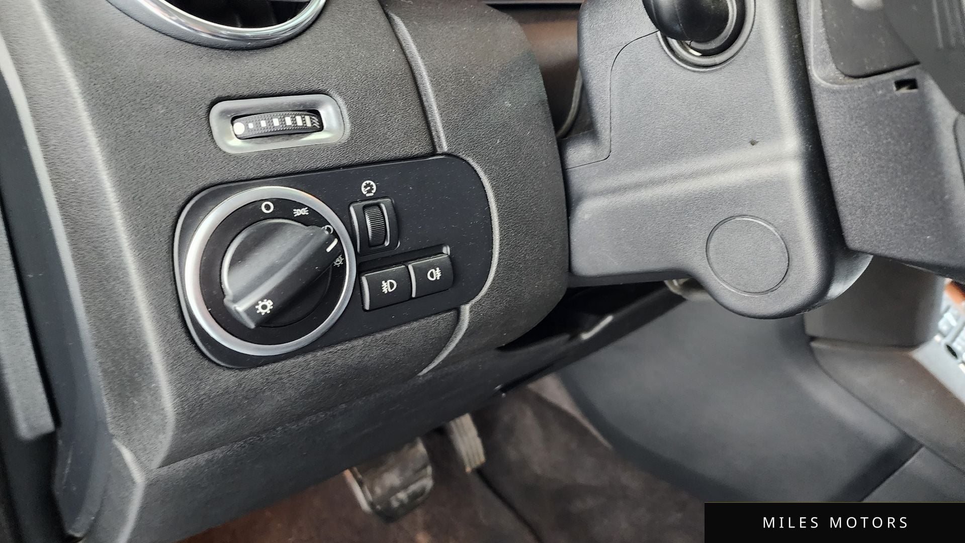 Land Rover Discovery 2015 — миниатюра 20