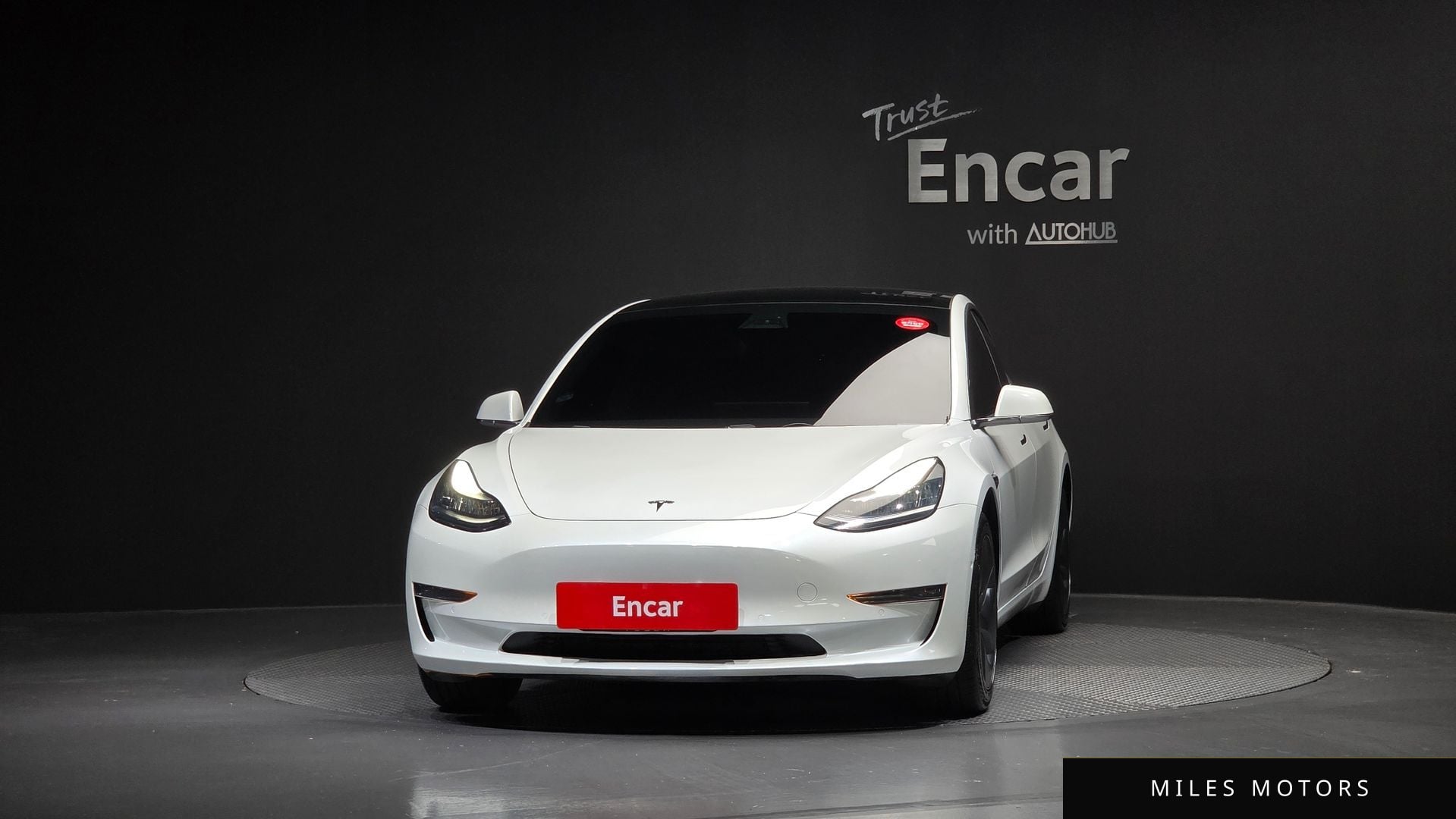 Tesla Model 3 2020 — миниатюра 3