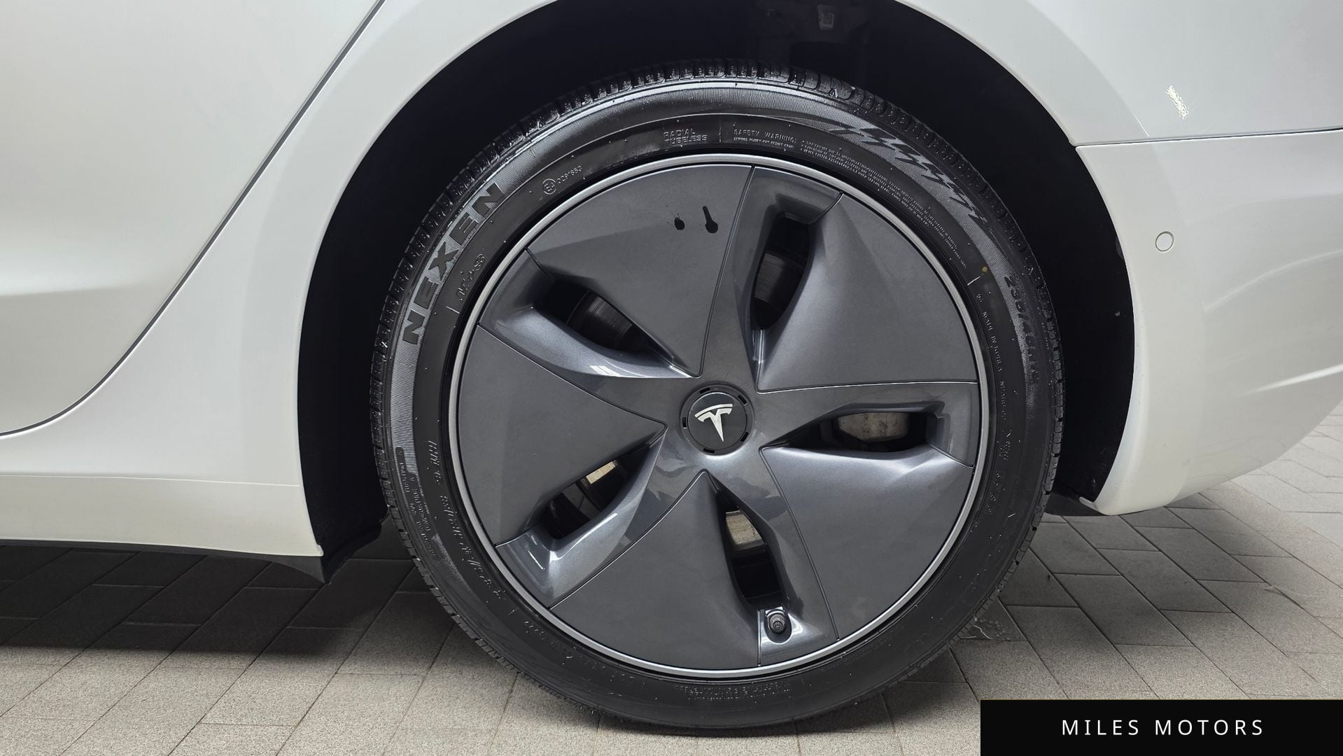 Tesla Model 3 2020 — миниатюра 5
