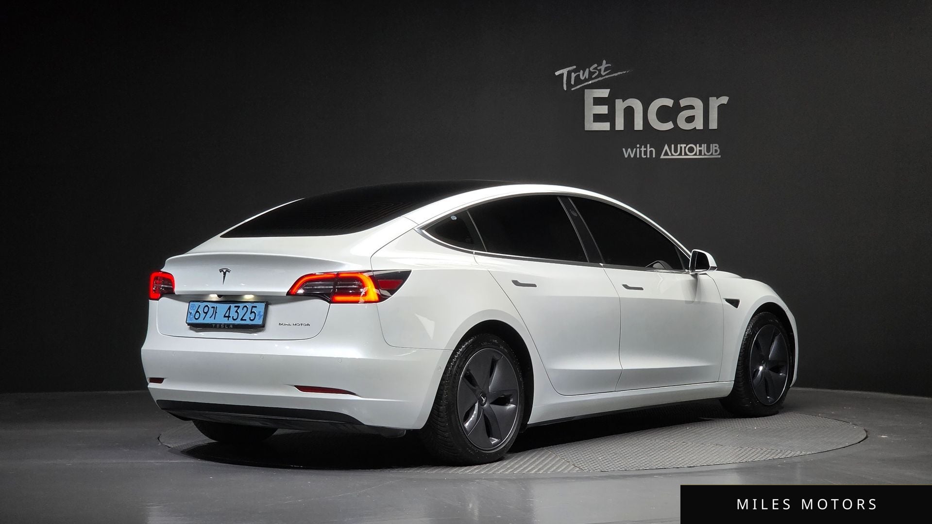 Tesla Model 3 2020 — миниатюра 2
