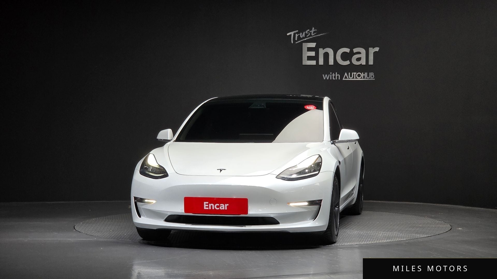 Tesla Model 3 2020 — миниатюра 3