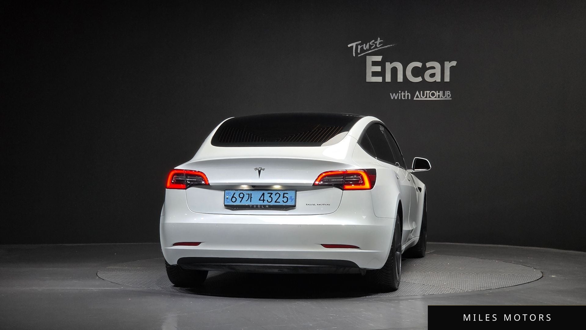 Tesla Model 3 2020 — миниатюра 4