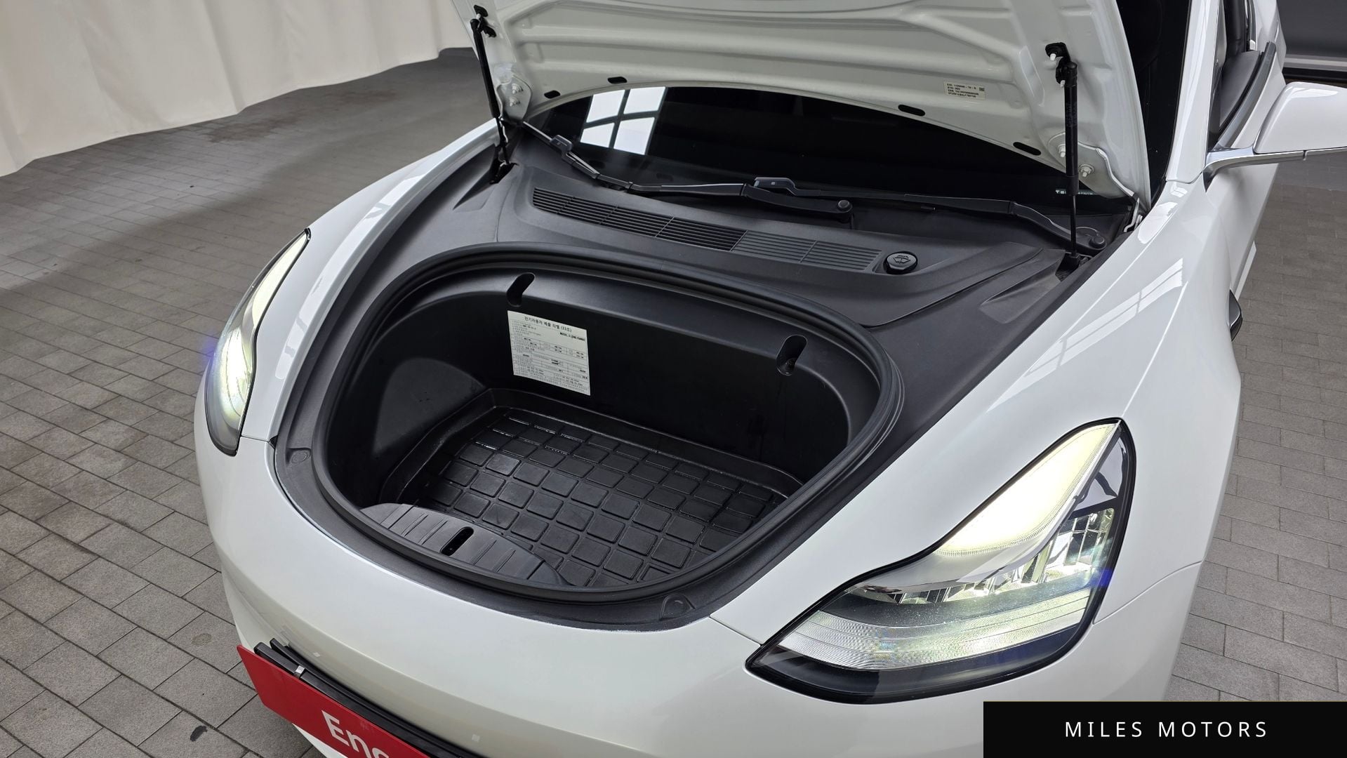 Tesla Model 3 2020 — миниатюра 6