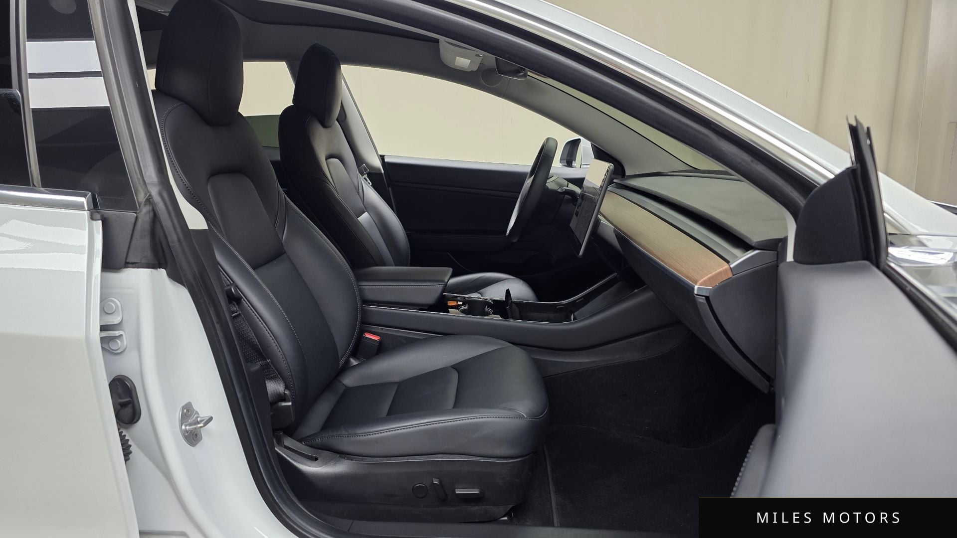 Tesla Model 3 2020 — миниатюра 11