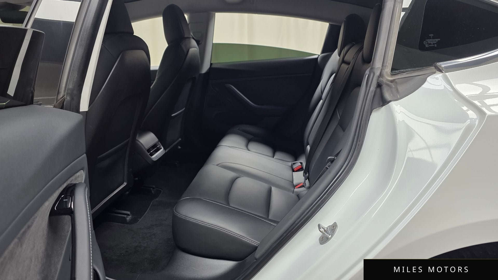 Tesla Model 3 2020 — миниатюра 12