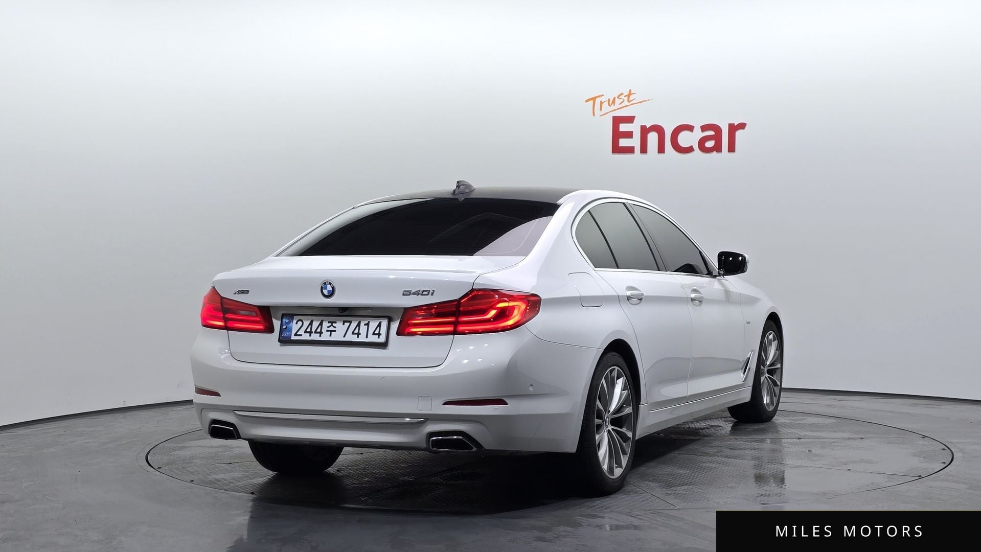 BMW 5 Series (G30) 2018 — миниатюра 2