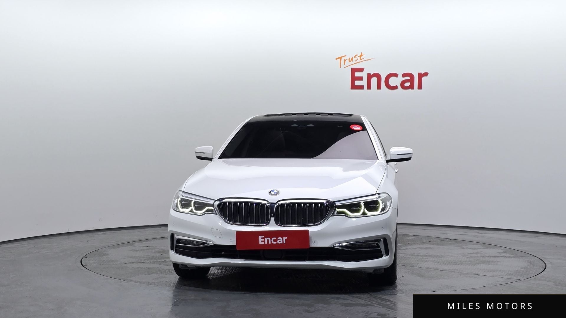 BMW 5 Series (G30) 2018 — миниатюра 3