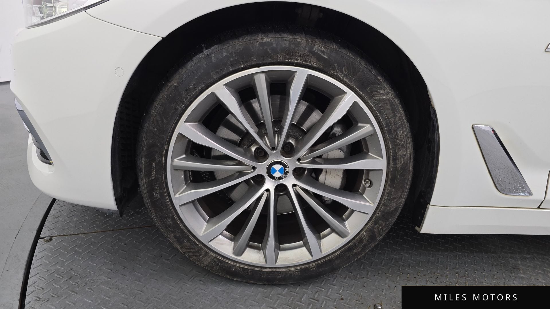 BMW 5 Series (G30) 2018 — миниатюра 5