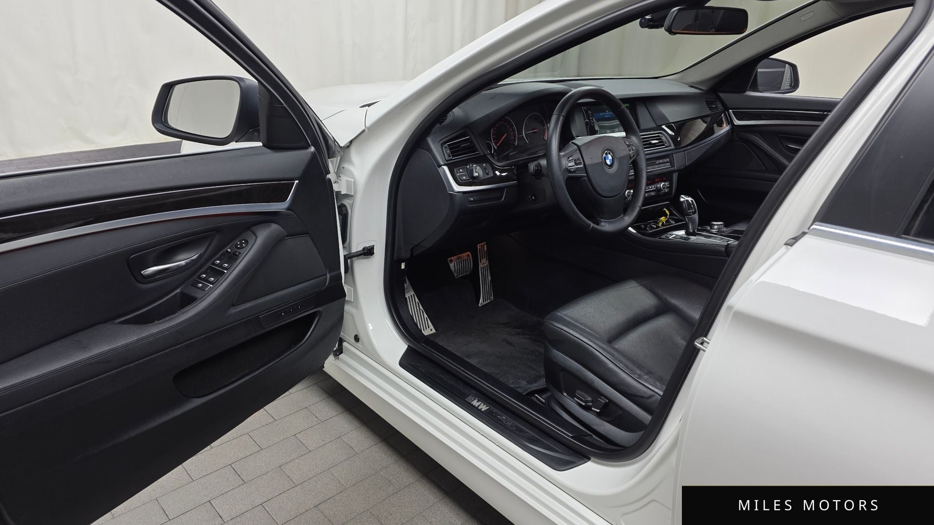 BMW 5 Series (F10) 2012 — миниатюра 10