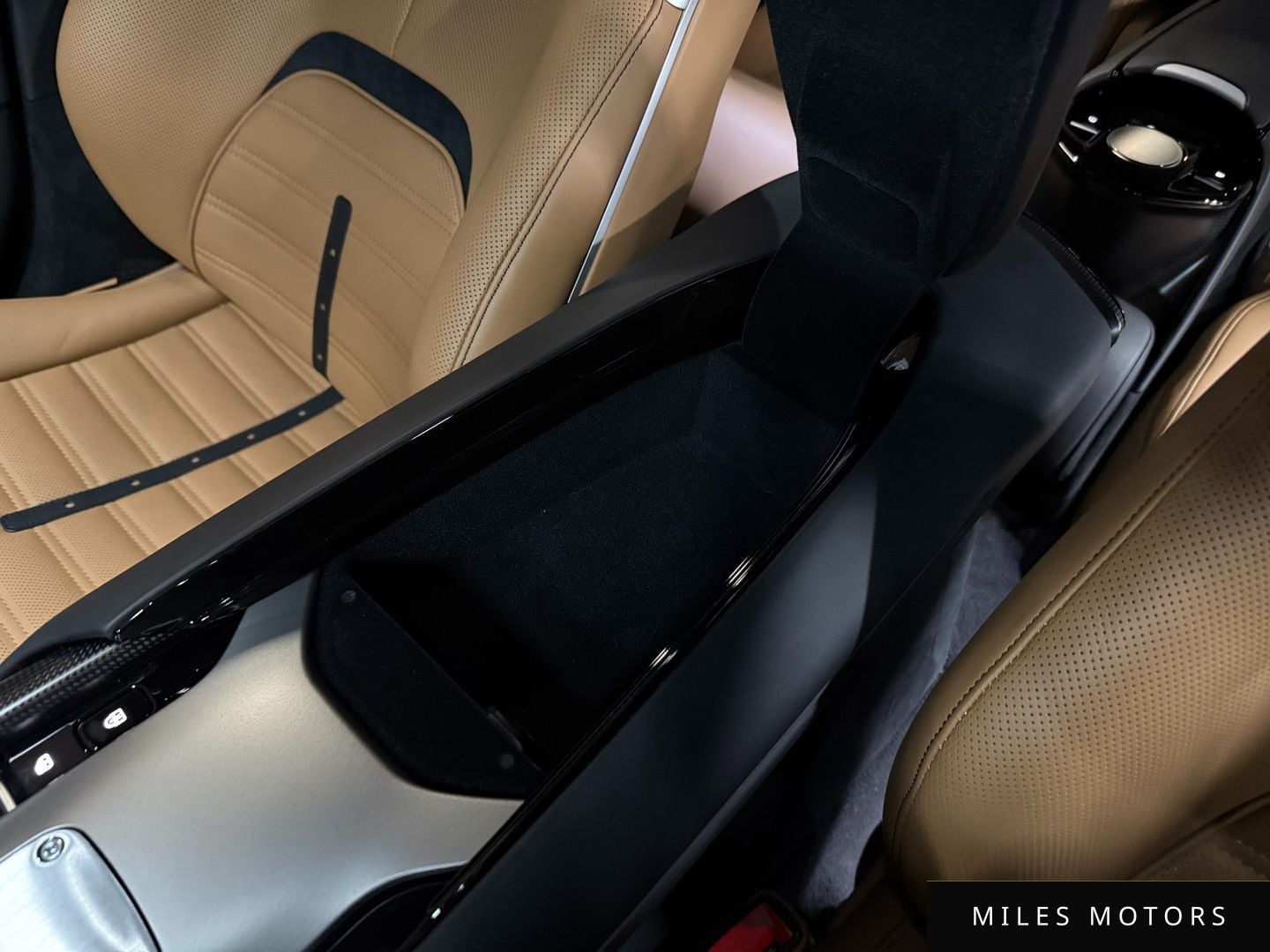 Ferrari 푸로산게 2025 — миниатюра 15