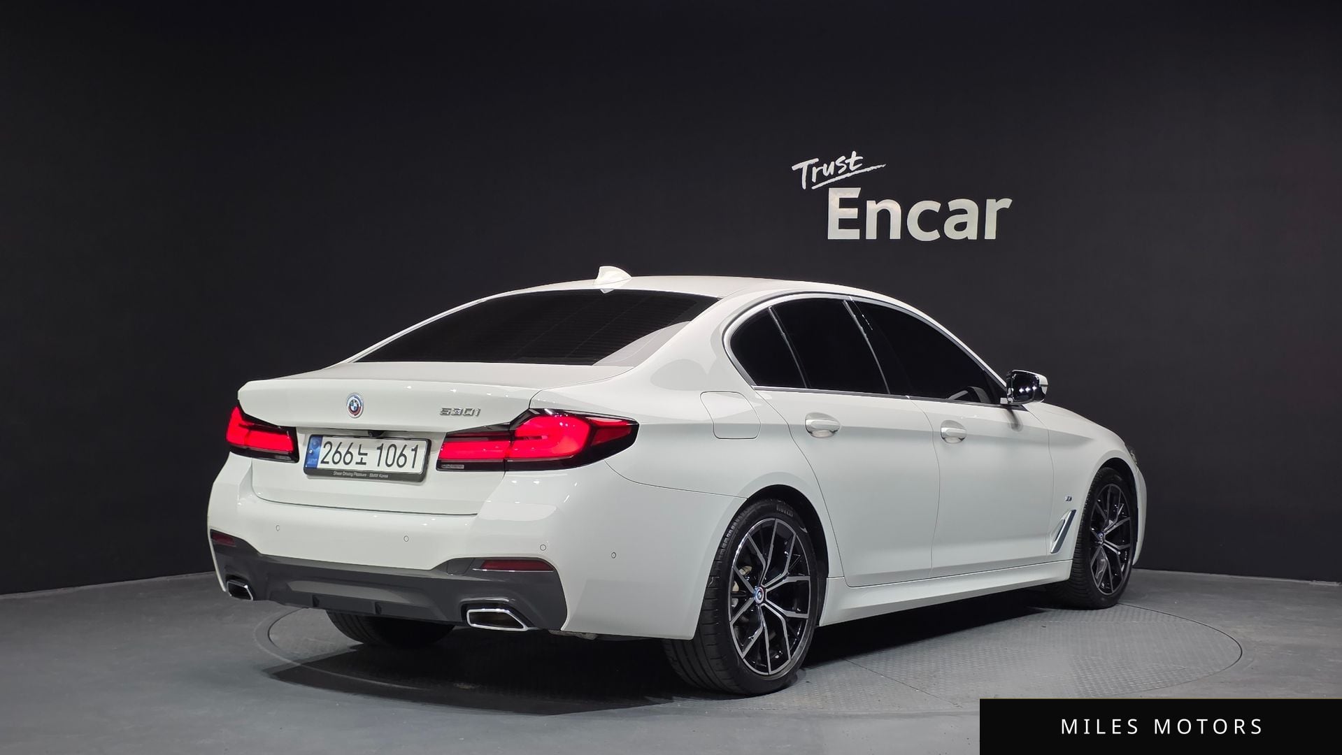 BMW 5 Series (G30) 2023 — миниатюра 2
