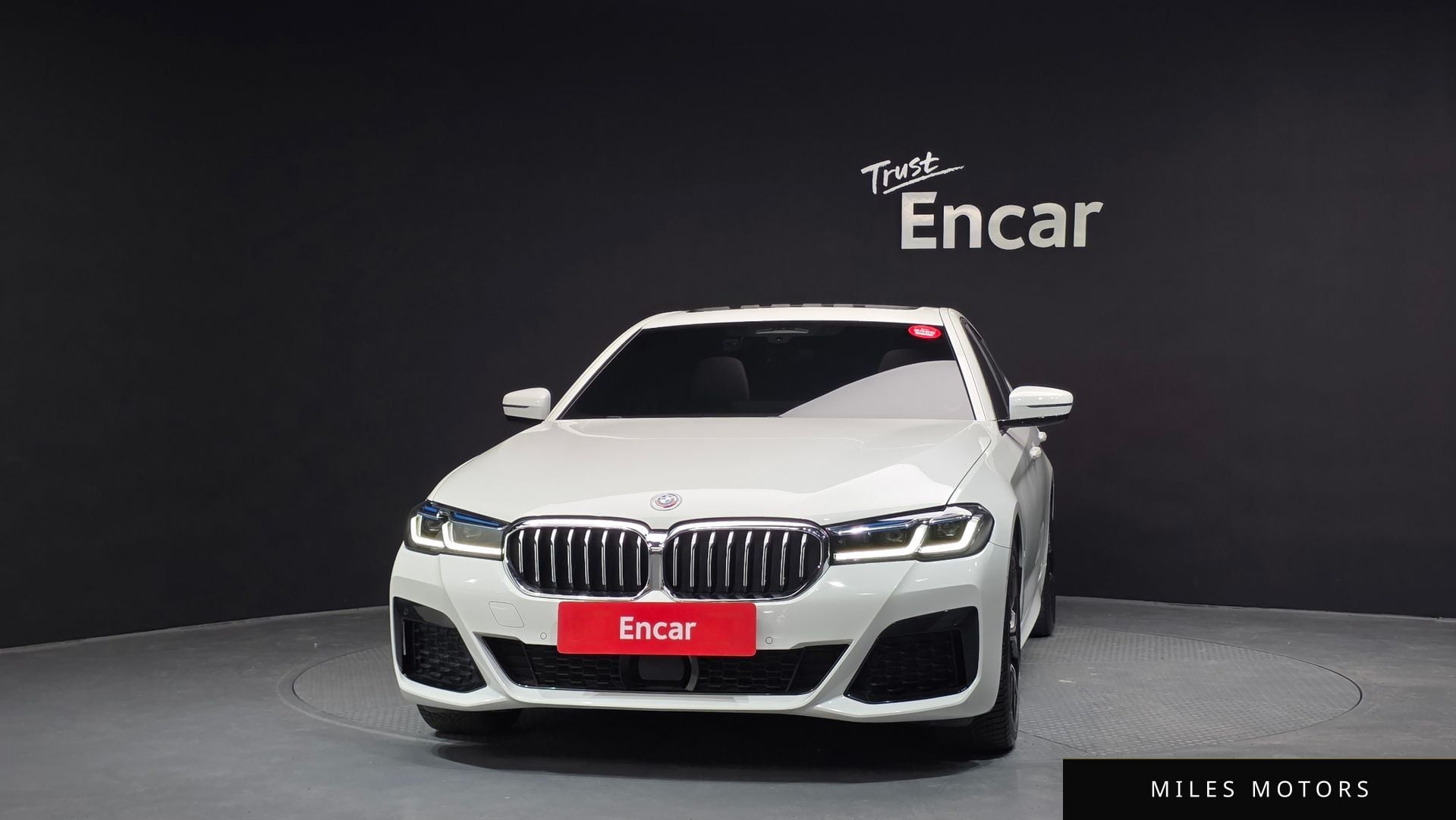 BMW 5 Series (G30) 2023 — миниатюра 3