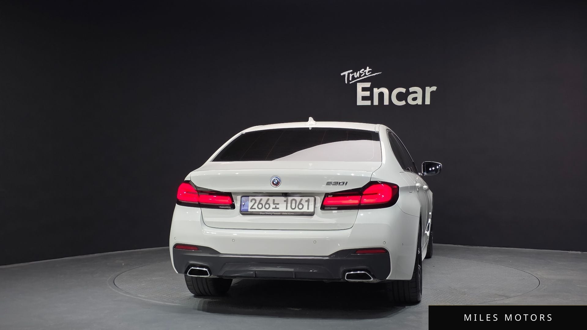 BMW 5 Series (G30) 2023 — миниатюра 4