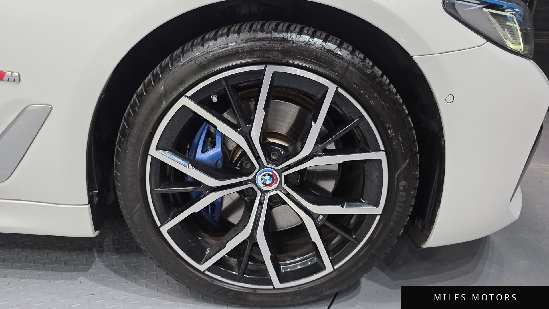 BMW 5 Series (G30) 2023 — миниатюра 5