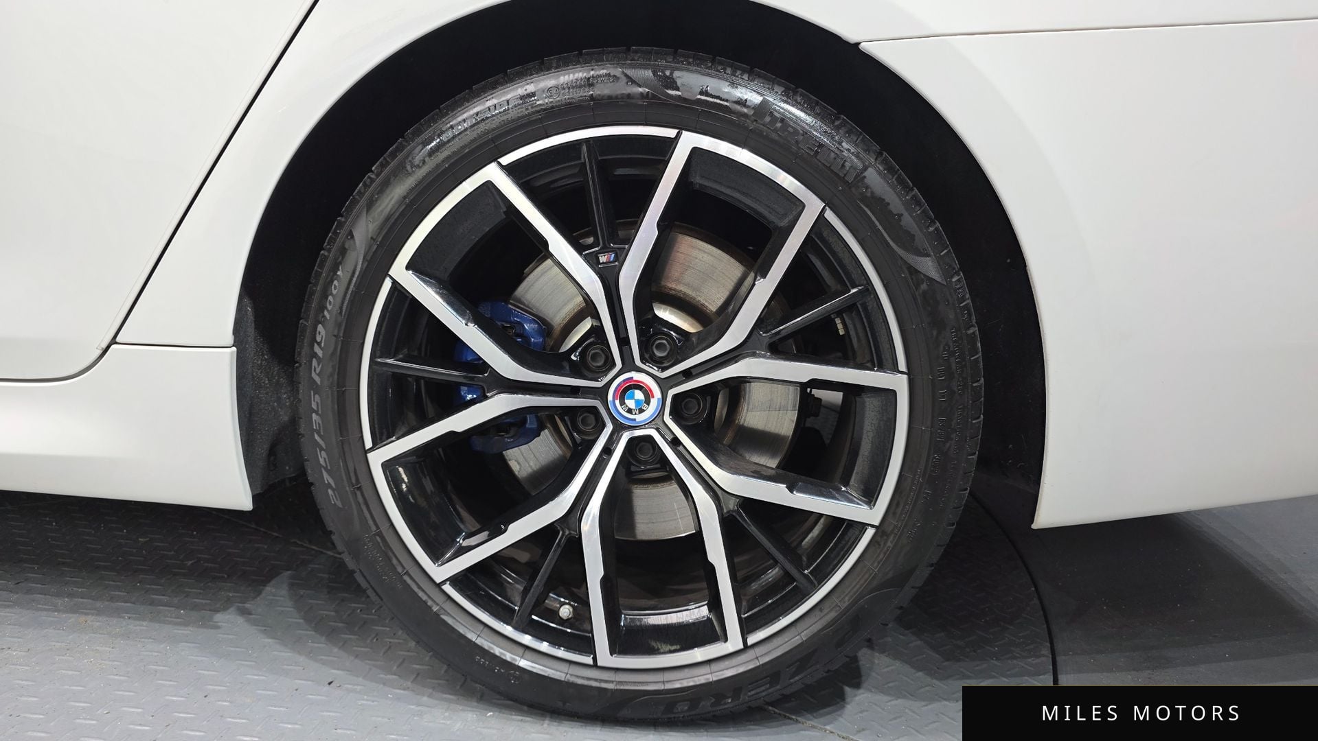 BMW 5 Series (G30) 2023 — миниатюра 7