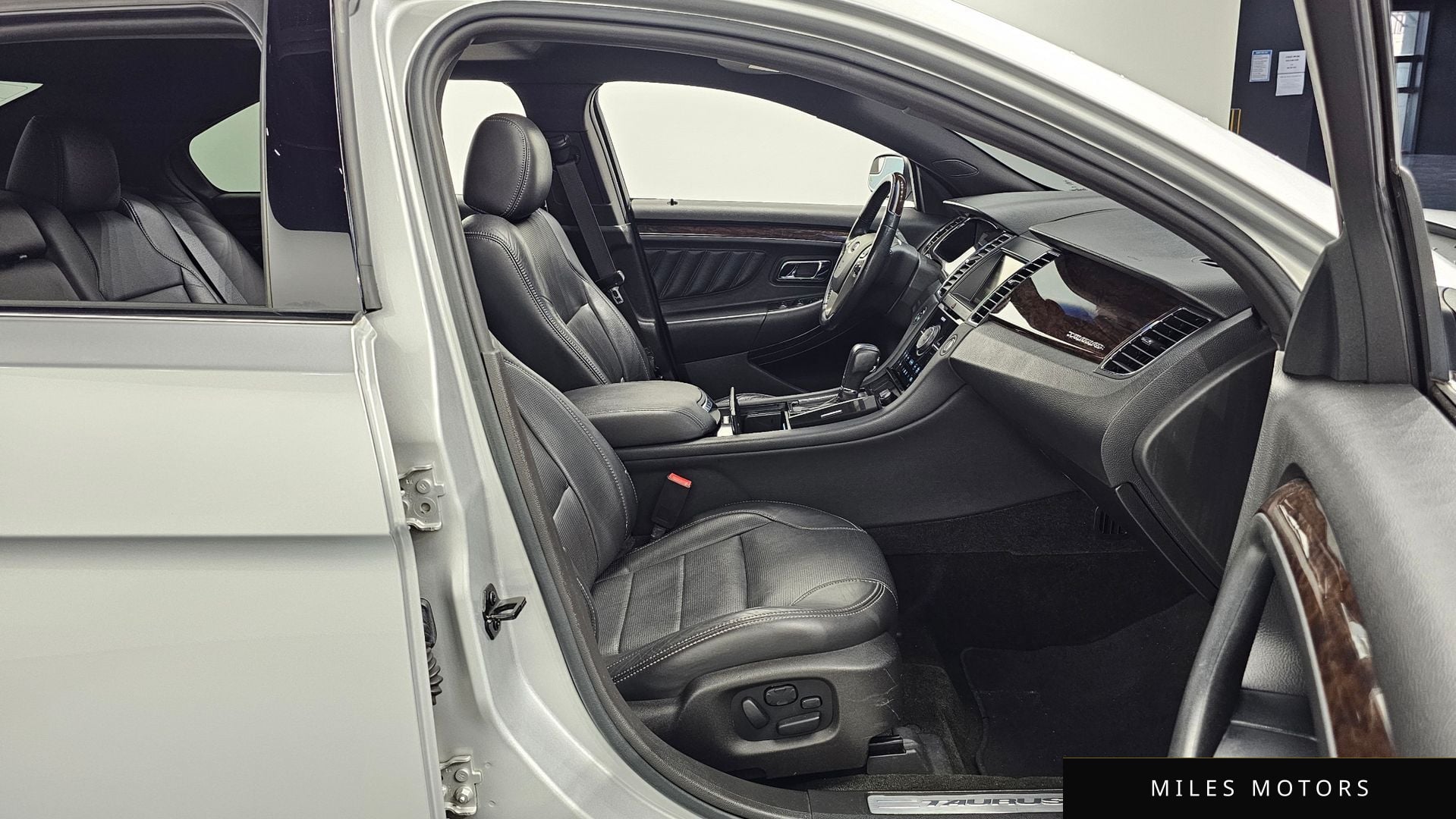 Ford Taurus 2014 — миниатюра 11