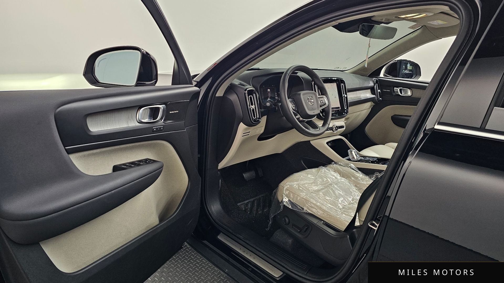 Volvo XC40 2023 — миниатюра 13