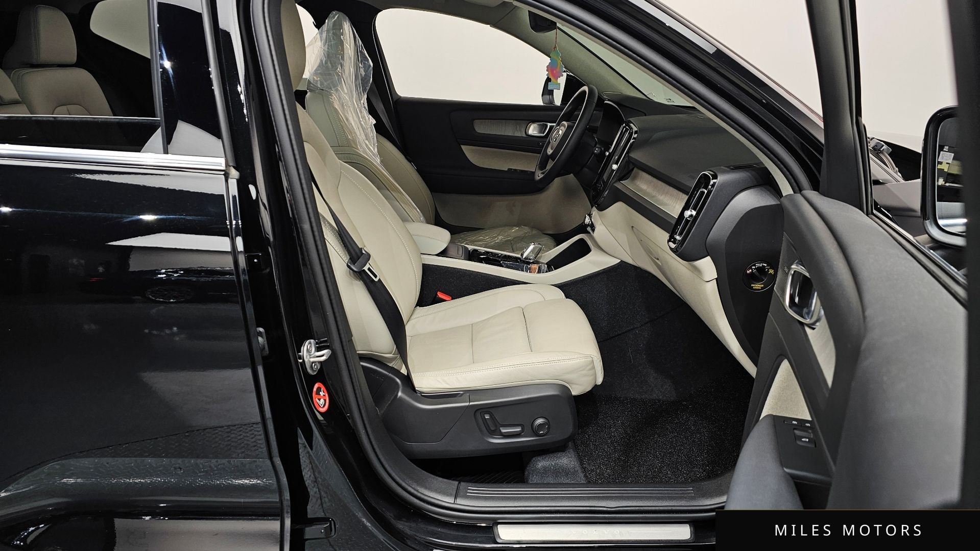 Volvo XC40 2023 — миниатюра 17
