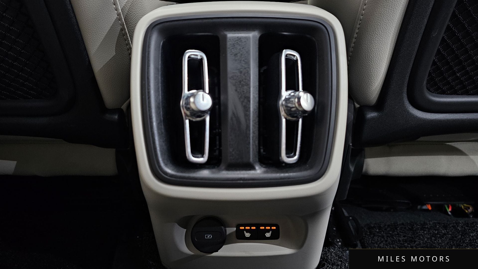 Volvo XC40 2023 — миниатюра 24