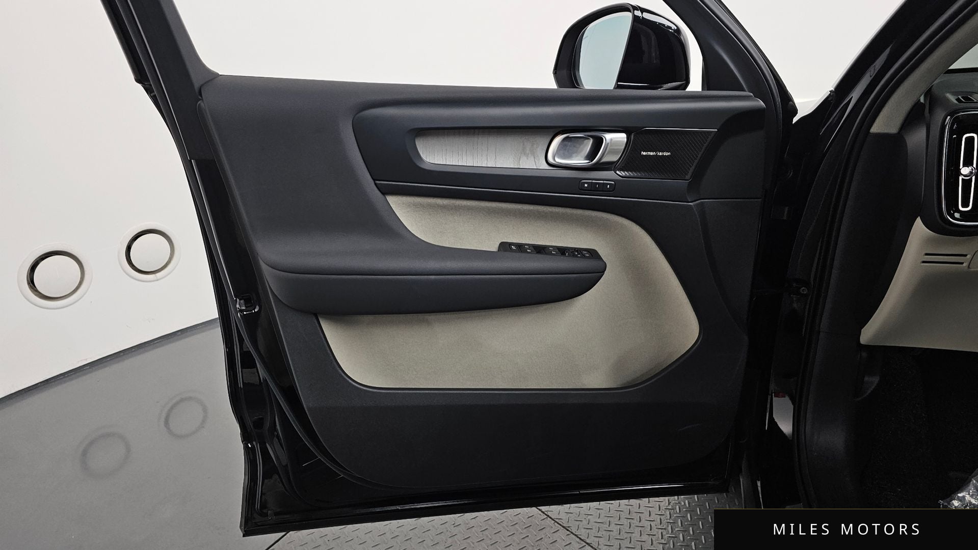 Volvo XC40 2023 — миниатюра 14
