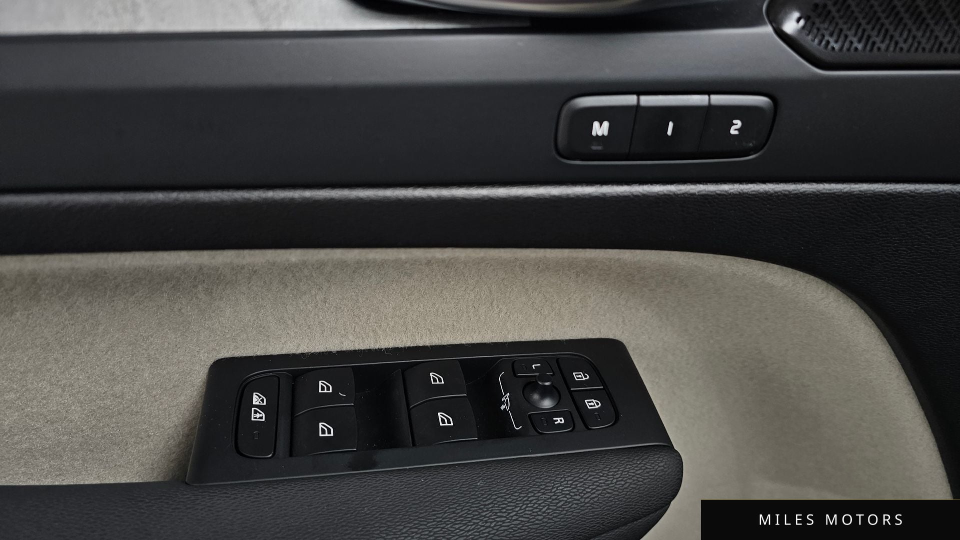 Volvo XC40 2023 — миниатюра 27