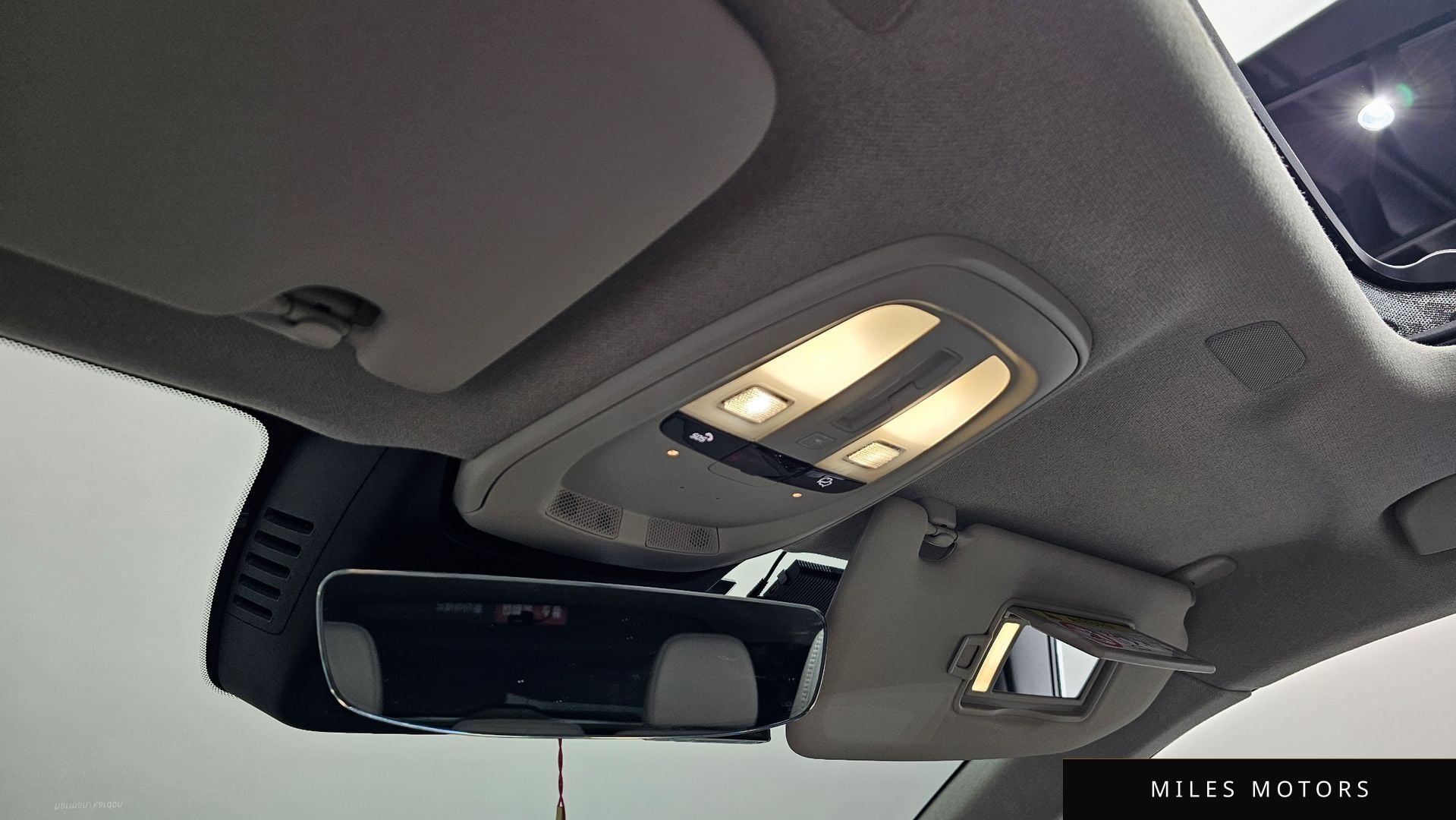 Volvo XC40 2023 — миниатюра 33